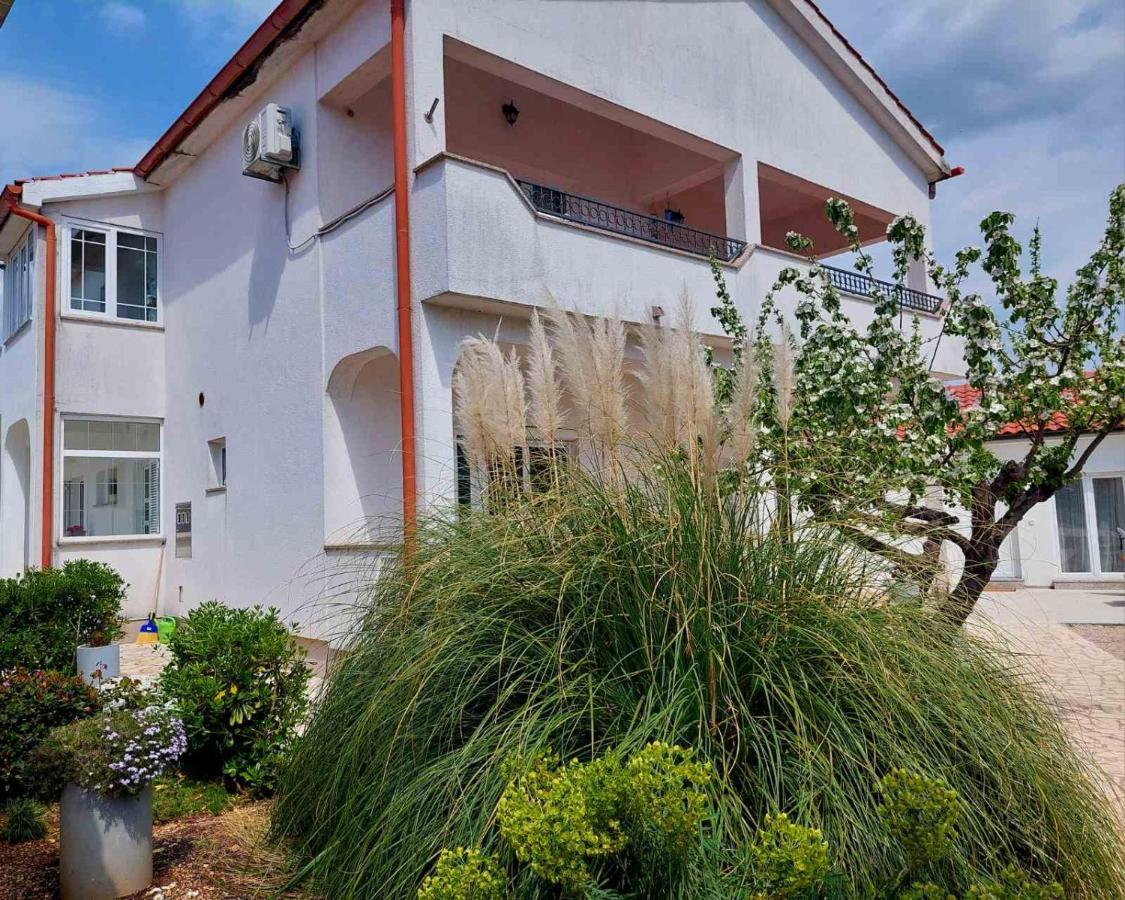 Rooms Hodanic Крк Екстер'єр фото